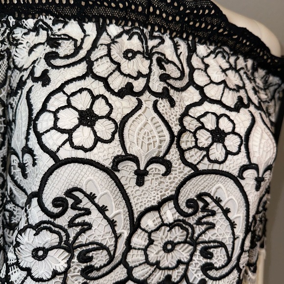 ALEXIS *Imena* black white floral embroidered lace off shoulder top blouse XS - Picture 4 of 6